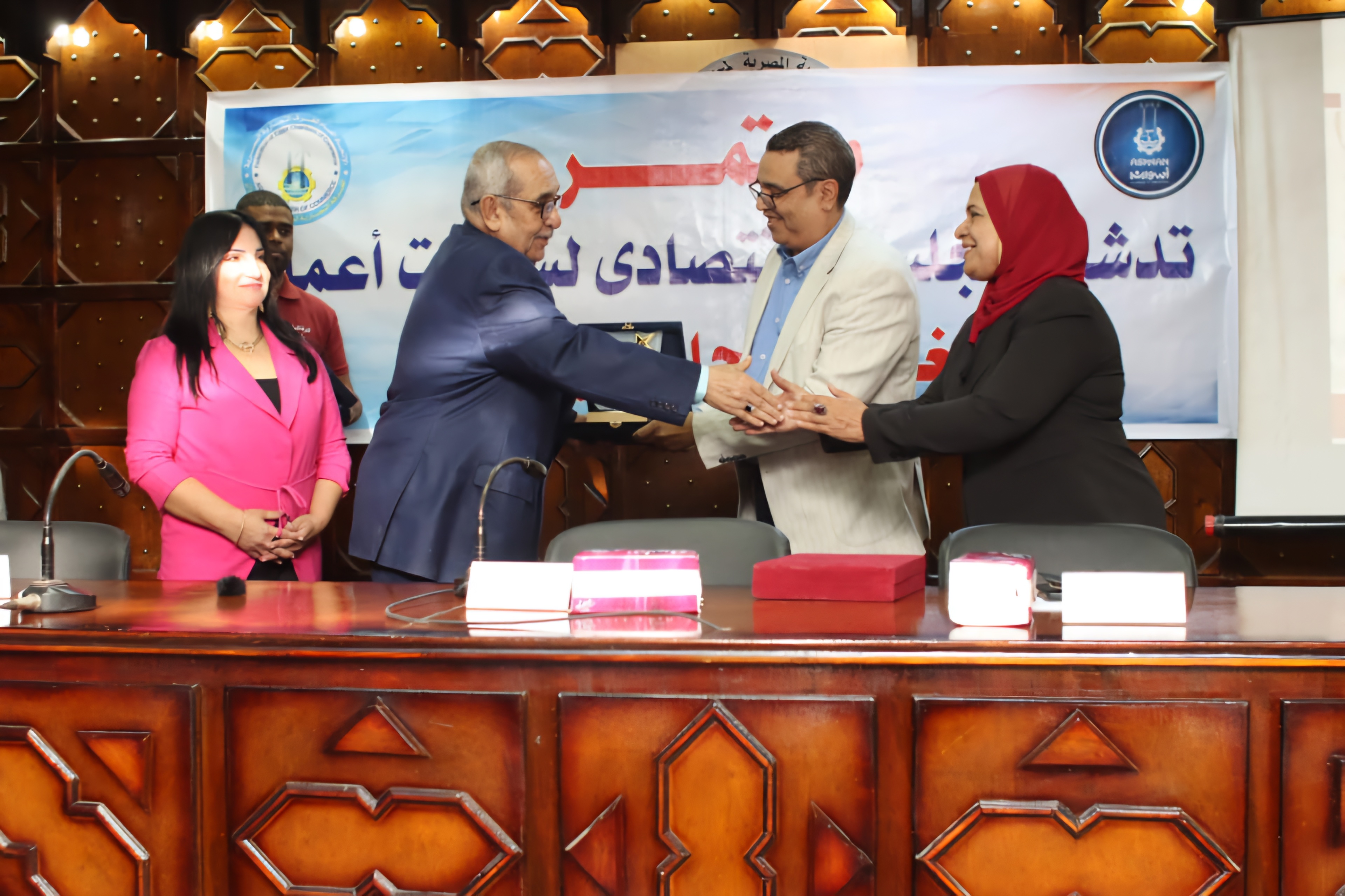 تكريم ممثلى النقابات