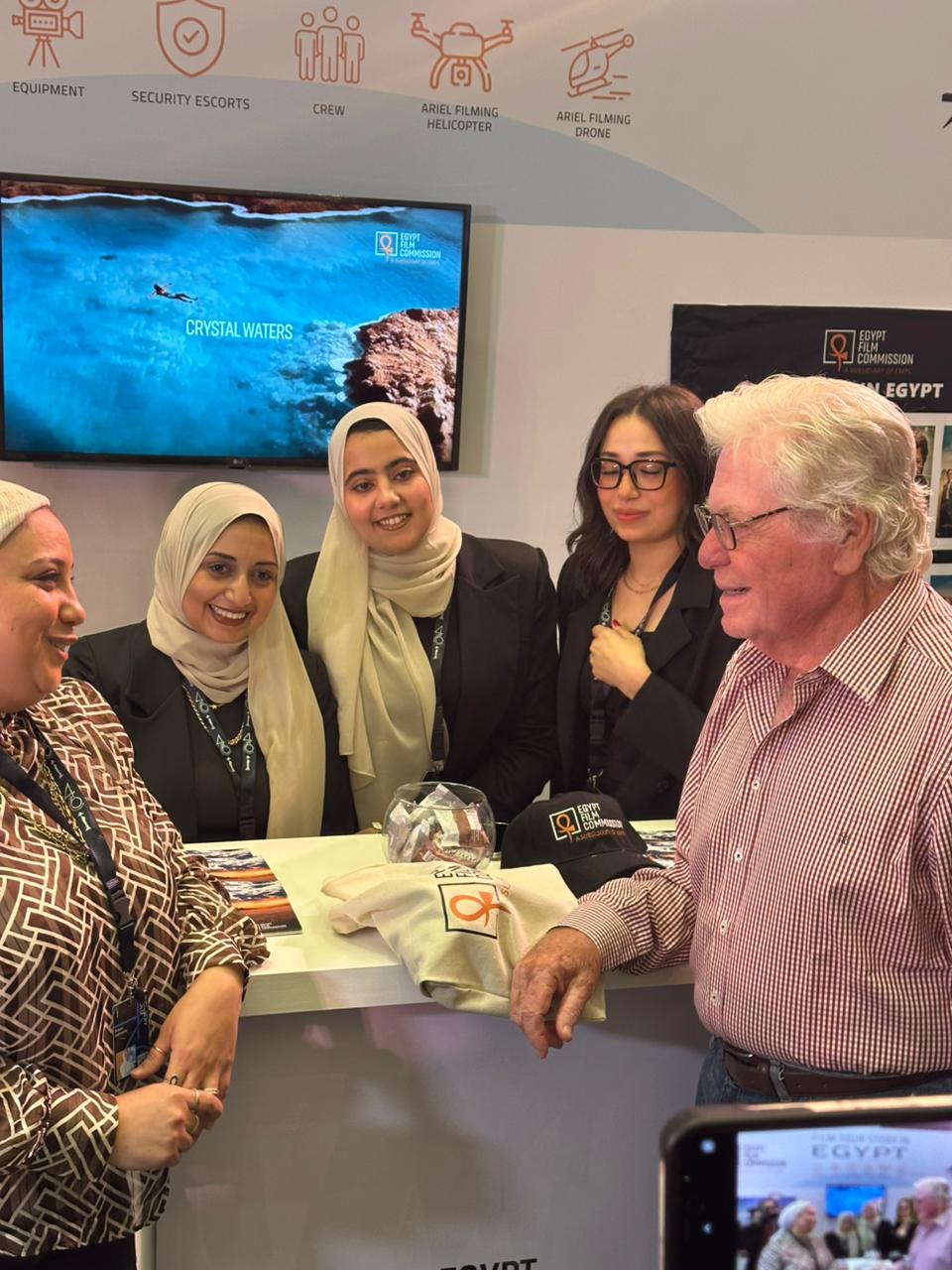 حسين فهمي ضمن الجولة