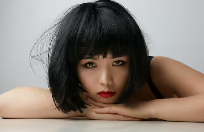 شعر قصير منفوش مع غرة شعر قصير منفوش مع غرة