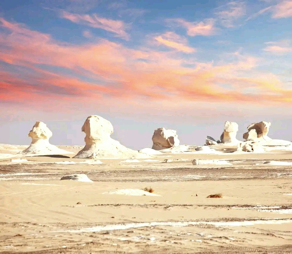 تكوينات الصحراء البيضاء الصخرية تكوينات الصحراء البيضاء الصخرية