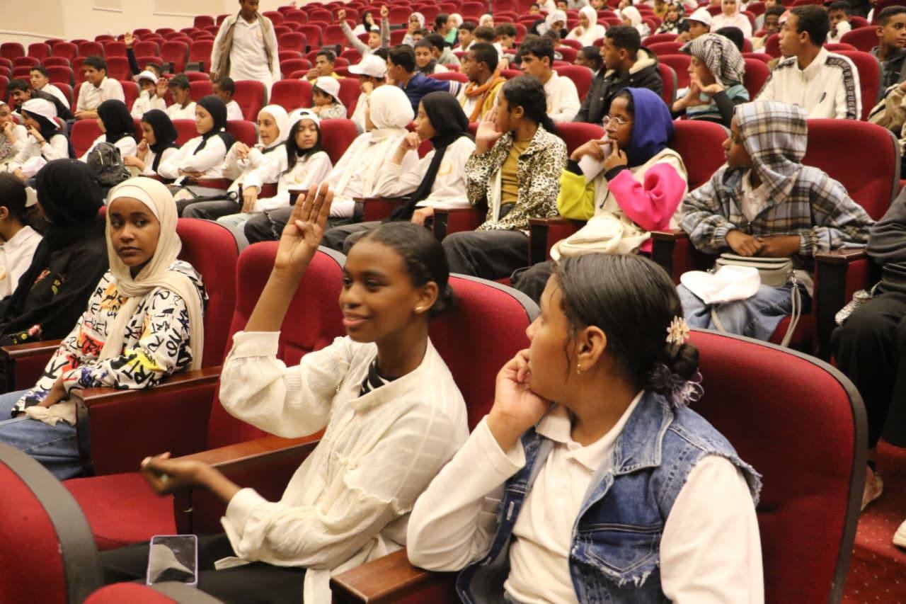 الأطفال خلال حضورهم مهرجان الإسماعيلية 