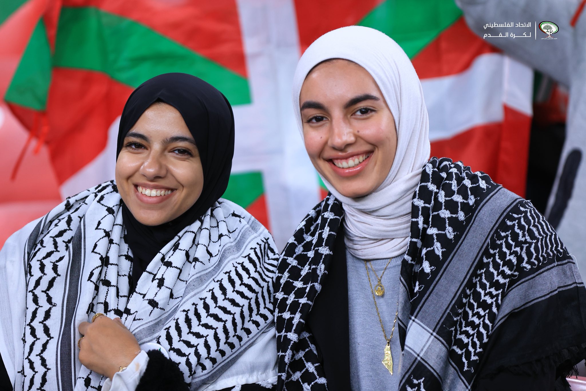 المشجعات فى المدرجات