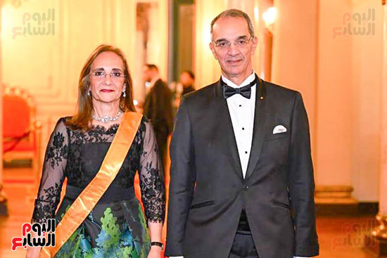 وزير الاتصالات