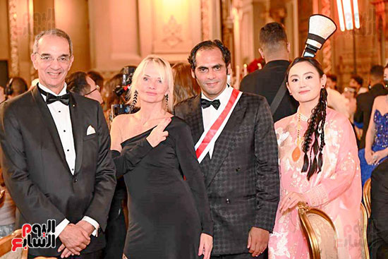 وزير الاتصالات مع ضيوف الحفل