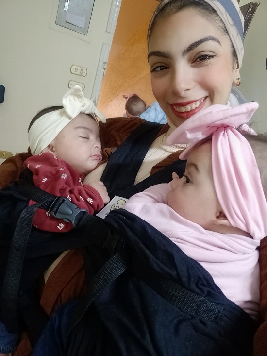 نرمين تحمل توأمها