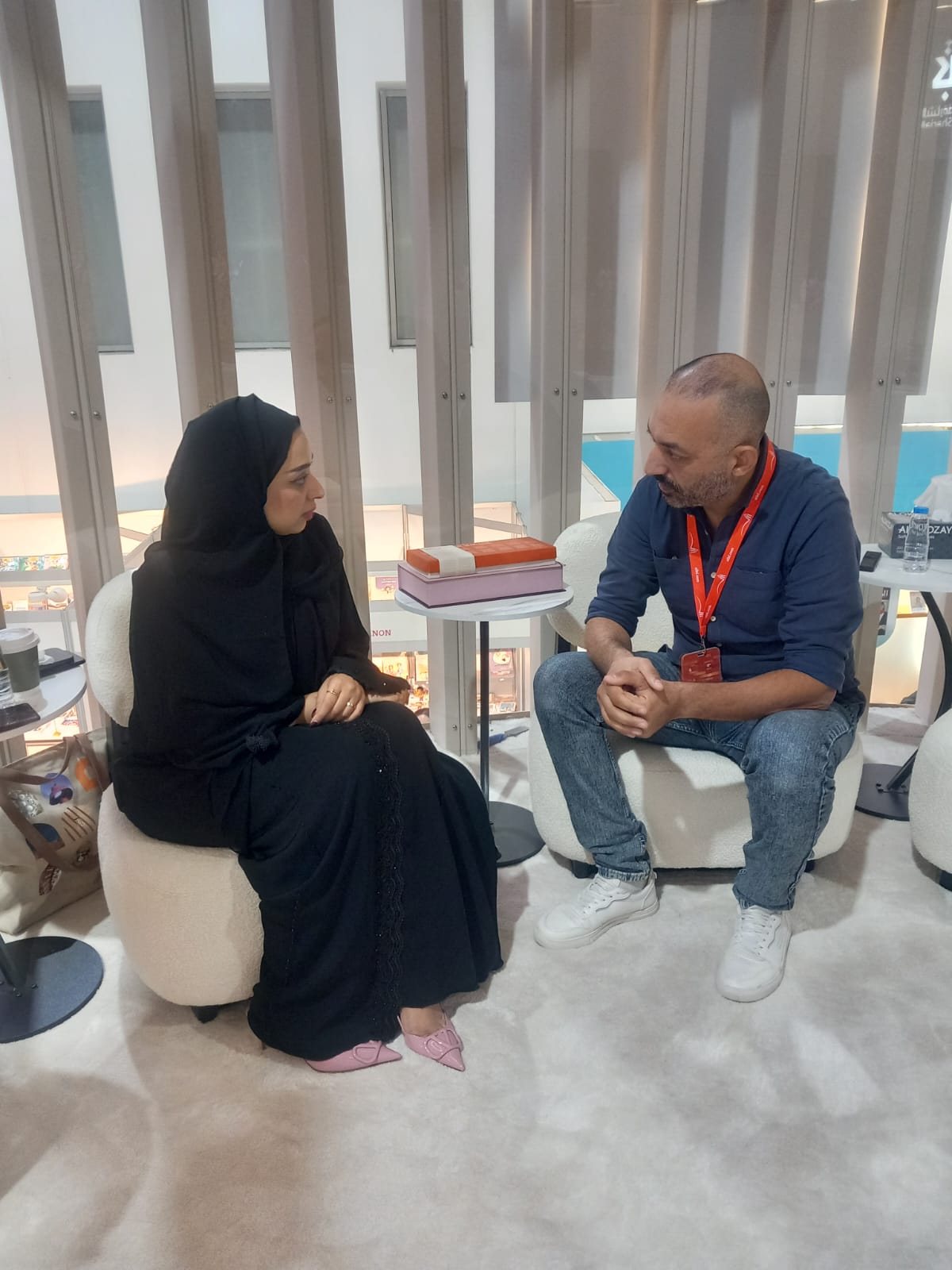 إيمان بوشليبي مدير إدارة المكتبات العامة بالشارقة وأحمد منصور إيمان بوشليبي مدير إدارة المكتبات العامة بالشارقة وأحمد منصور