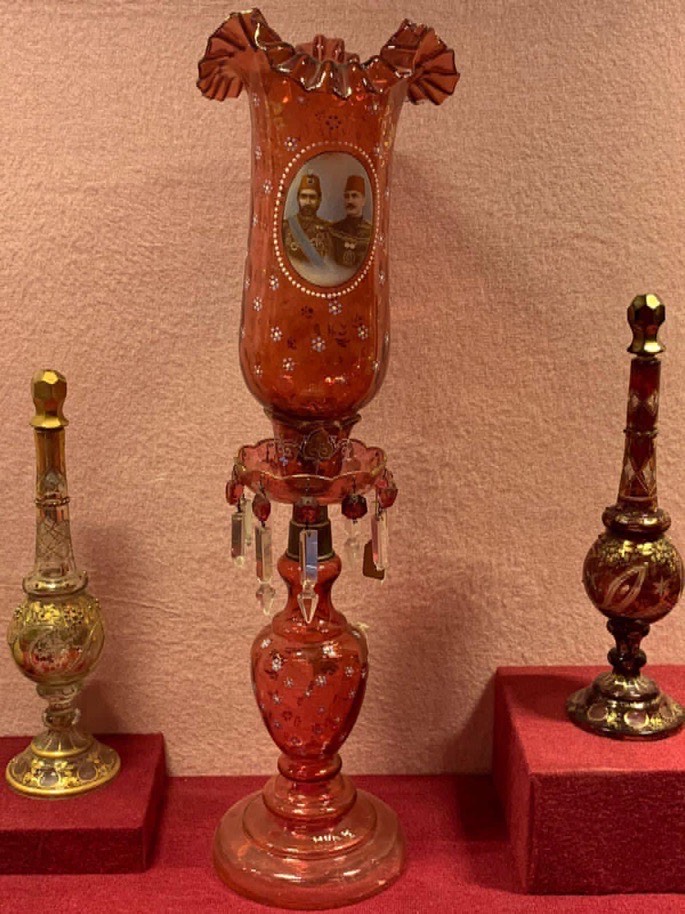 شمعدان أثري ينتمي إلى العصر الحديث