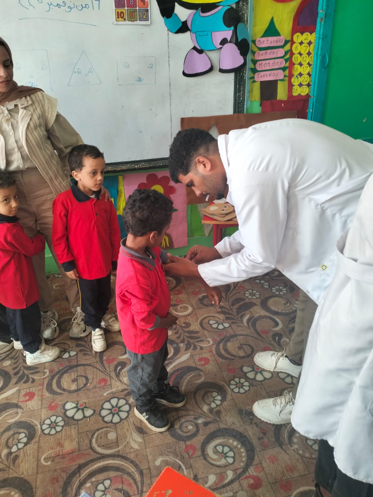 جانب من تطعيم الأطفال ضد الحصبة