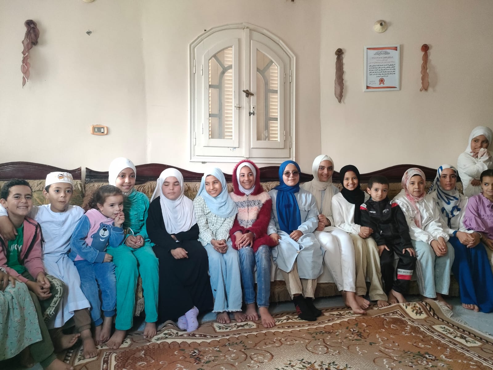 زميلات آيات بالمدرسة