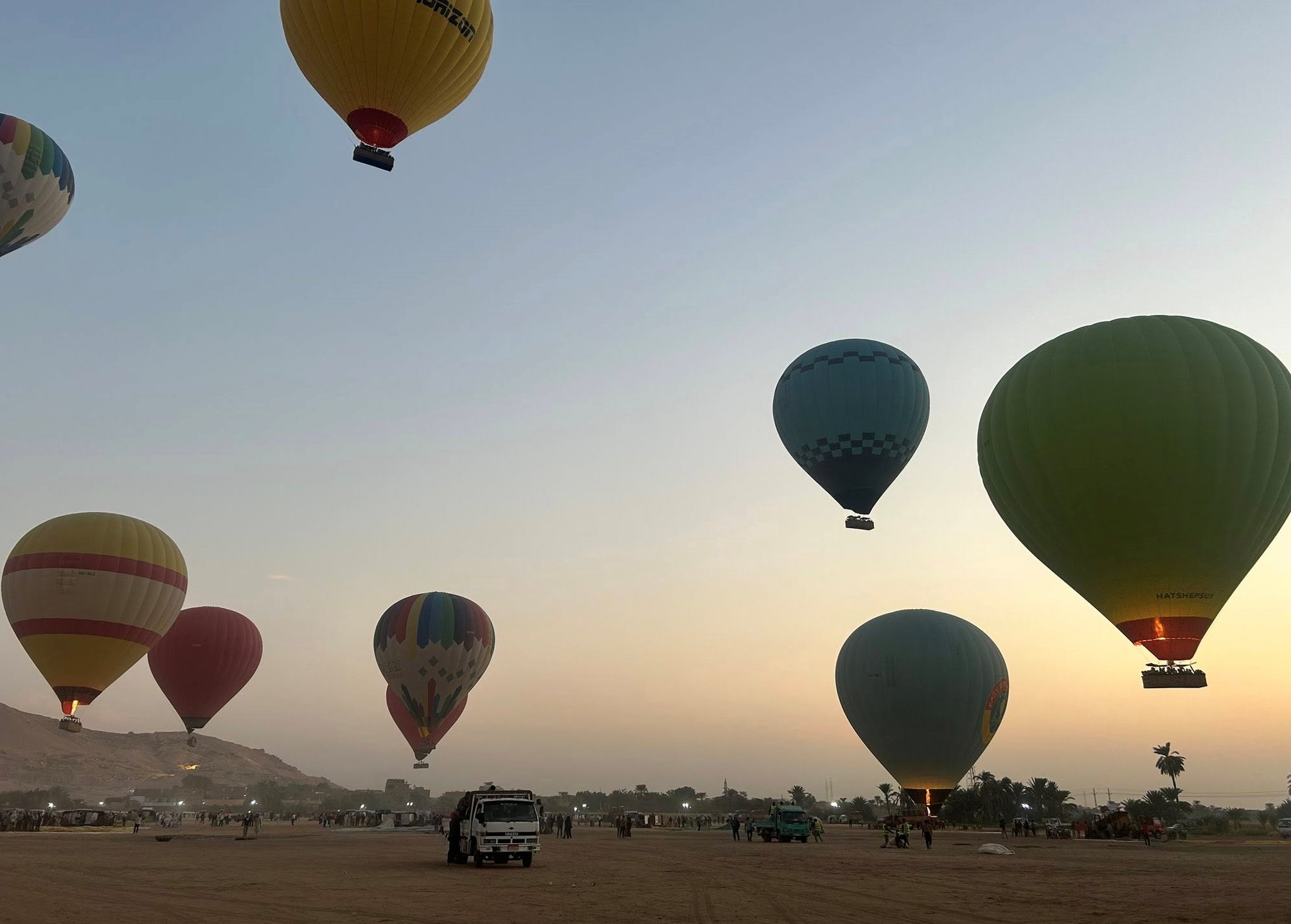 لحظات تحليق 65 رحلة على متنها 1800 سائح أجنبي