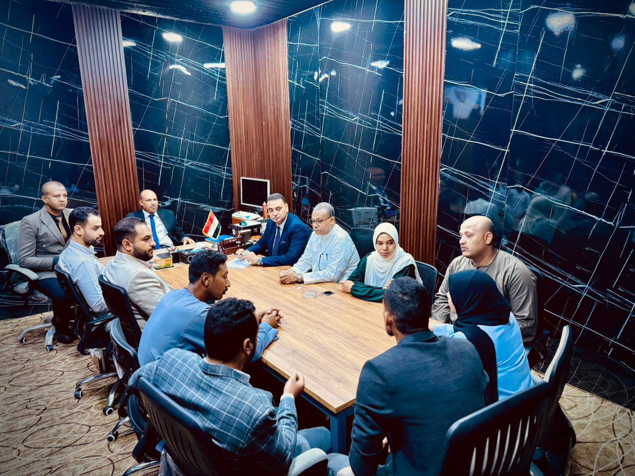 إجتماع لفريق تشغيل مجمع الصناعات لتجفيف الطماطم بقرية الكيمان إجتماع لفريق تشغيل مجمع الصناعات لتجفيف الطماطم بقرية الكيمان