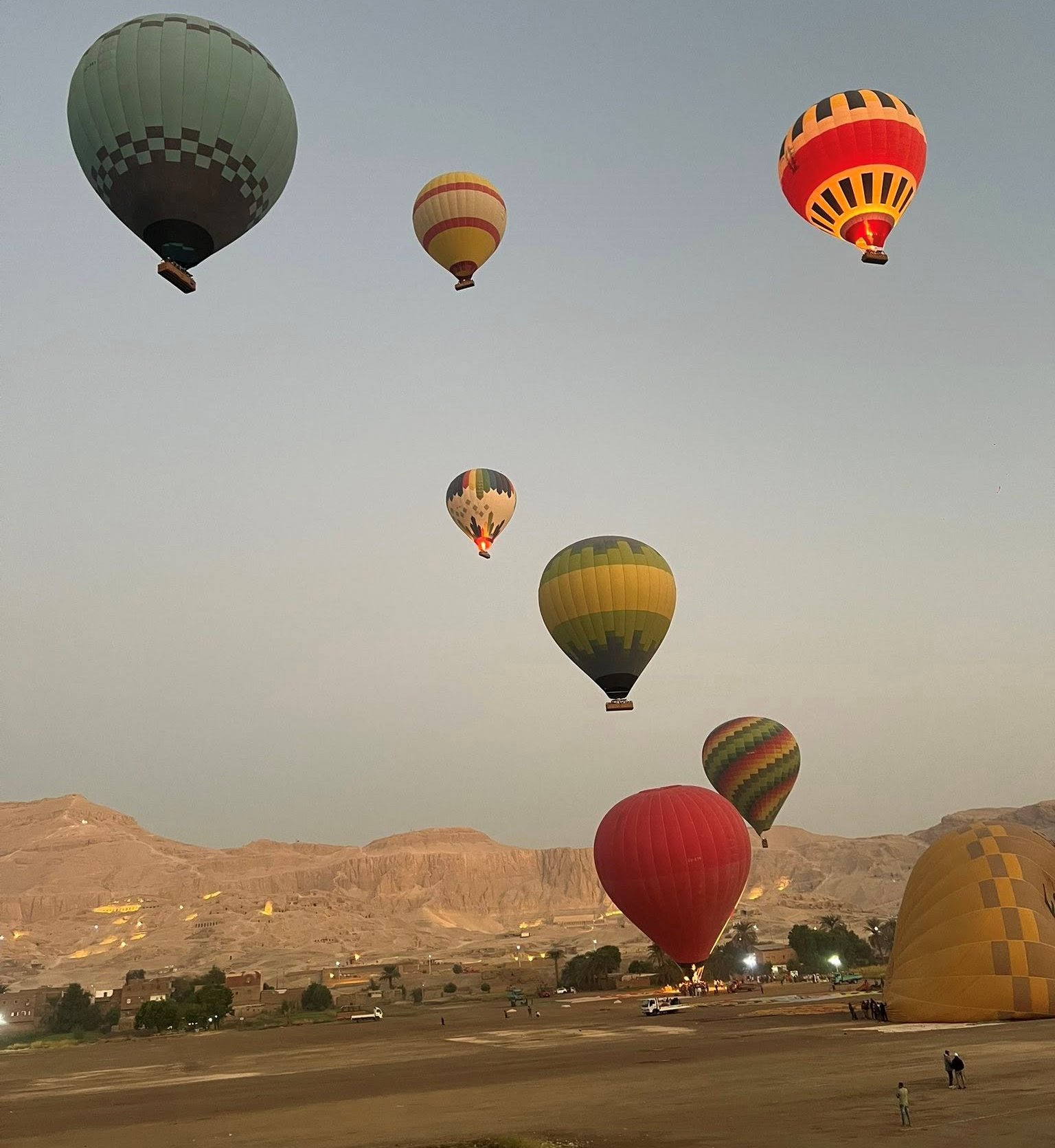 البالون الطائر يعود بعد يومين من الإلغاء بتحليق 65 رحلة بالأقصر