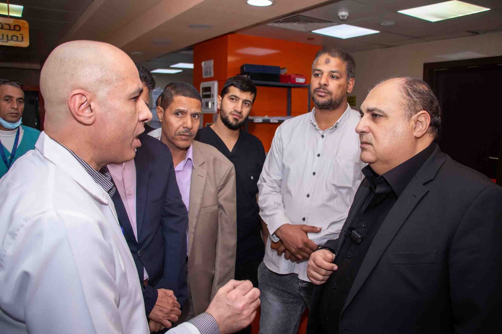 رئيس قصور الثقافة يتابع حالة طلاب أسوان المصابين (4)