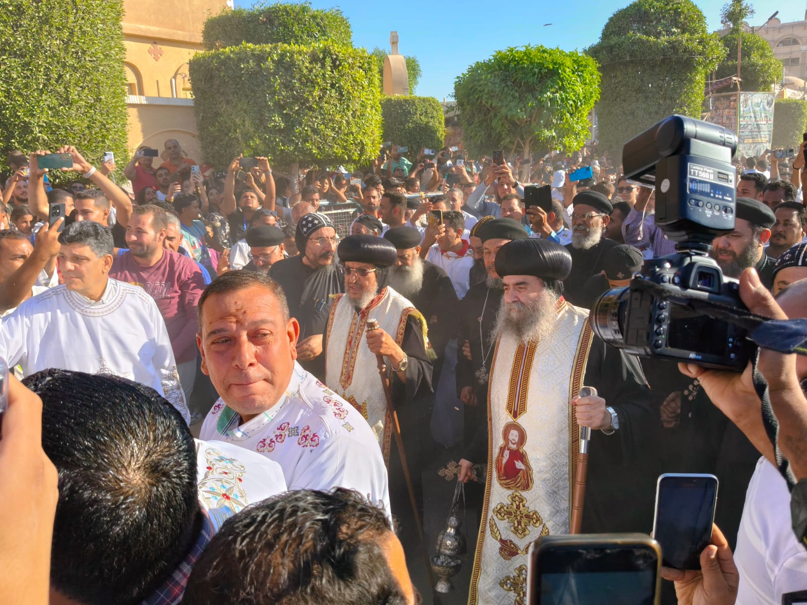 قيادات الدير يحتفلون بالصلوات والعظات الختامية وطواف الشمامسة