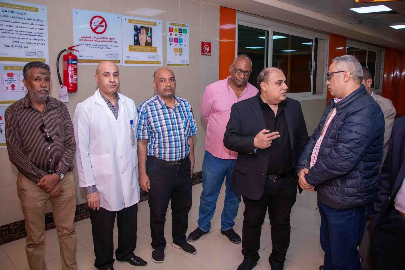 رئيس قصور الثقافة يتابع حالة طلاب أسوان المصابين (7)