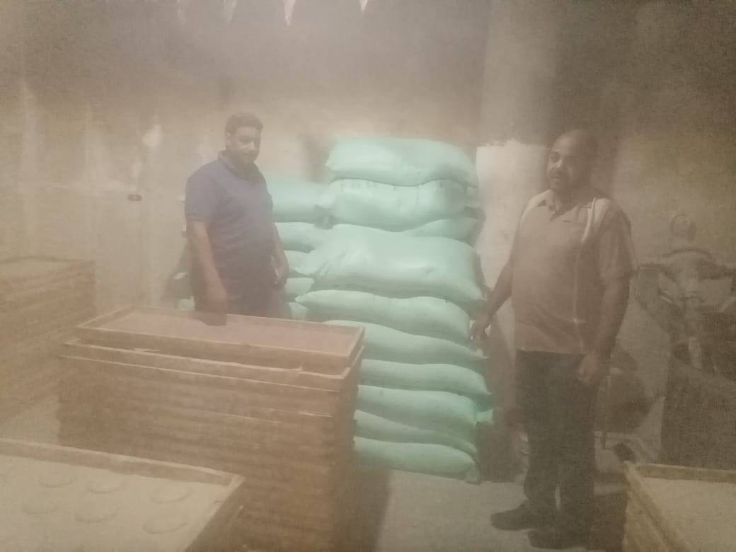 الدقيق داخل المخبز