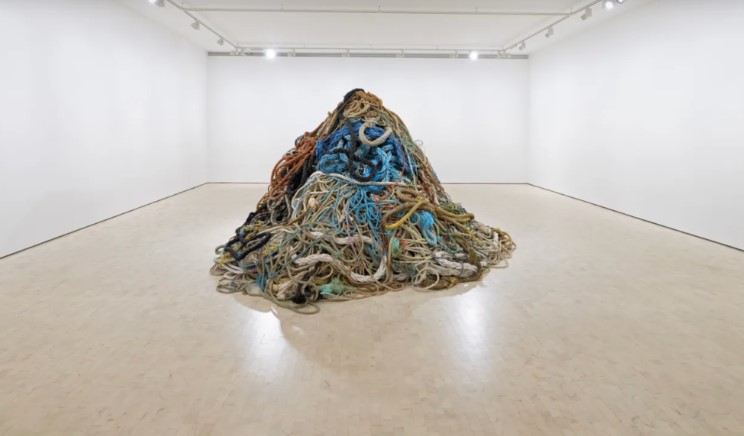 كومة من الحبال معروضة للبيع كومة من الحبال معروضة للبيع