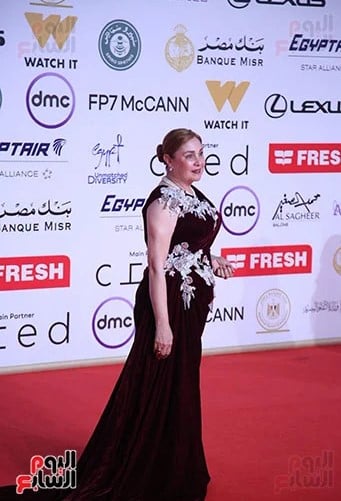 شيرين بفستان أسود