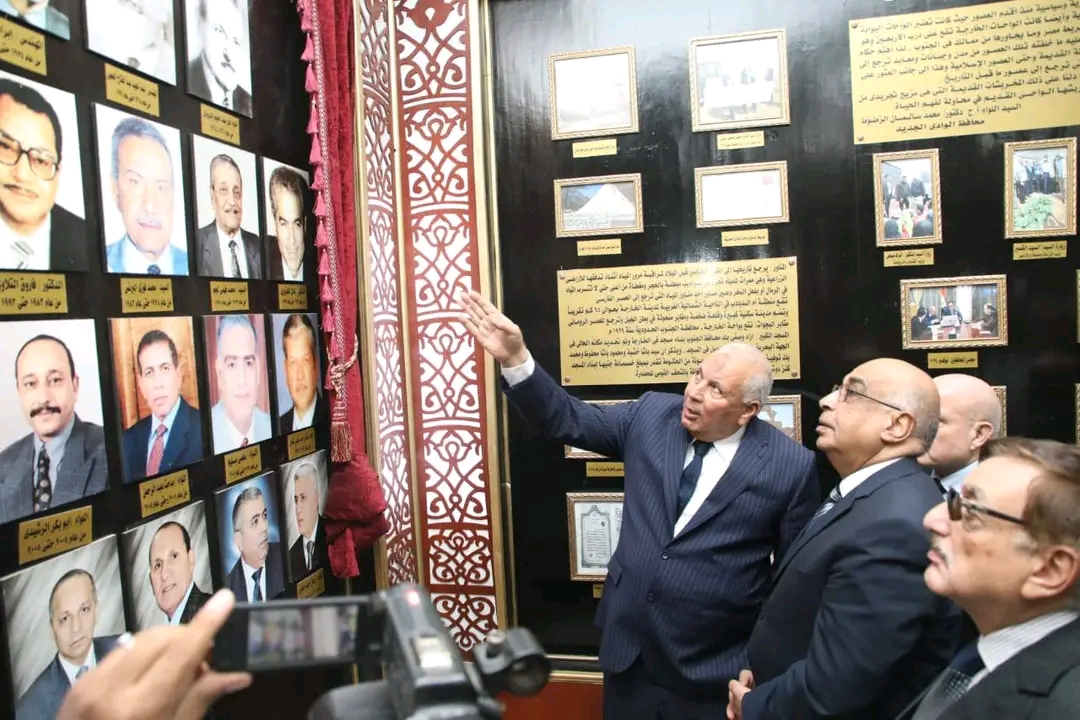 وزير العدل " و"محافظ الوادى الجديد" يتفقدان مجمع المصالح الحكومية