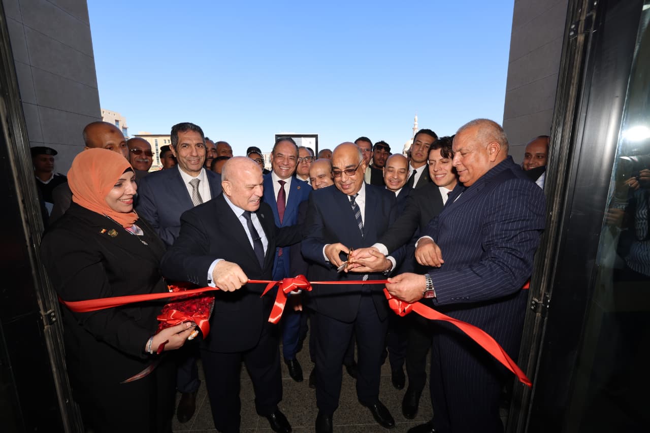 وزير العدل يفتتح مجمع محاكم الوادي الجديد