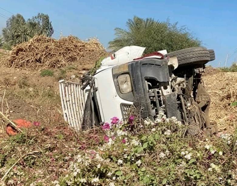 ننشر أول صور لموقع إنقلاب ميكروباص بإسنا ووفاة مواطن وإصابة 13 آخرين