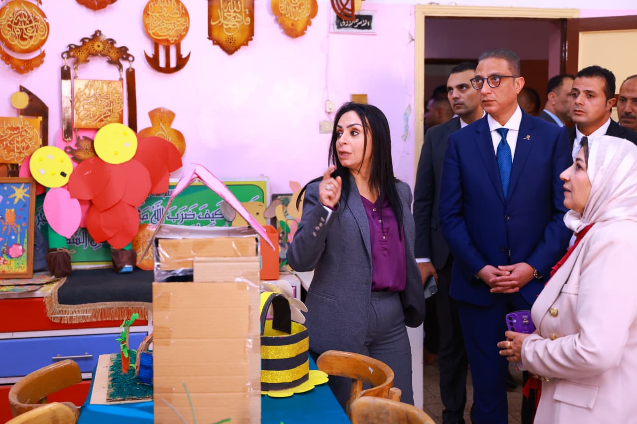 وزيرة التضامن الاجتماعى خلال الجولة 