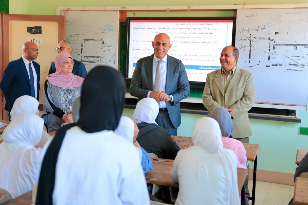 اعجاب الوزير بالمستوى التعليمي للطالبات