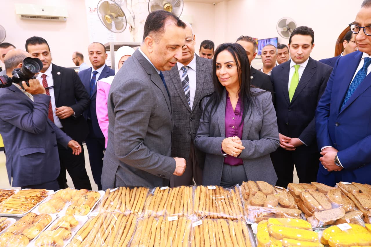 وزيرة التضامن تتفقد مشروع خدمة المرأة العاملة بالفيوم (4)