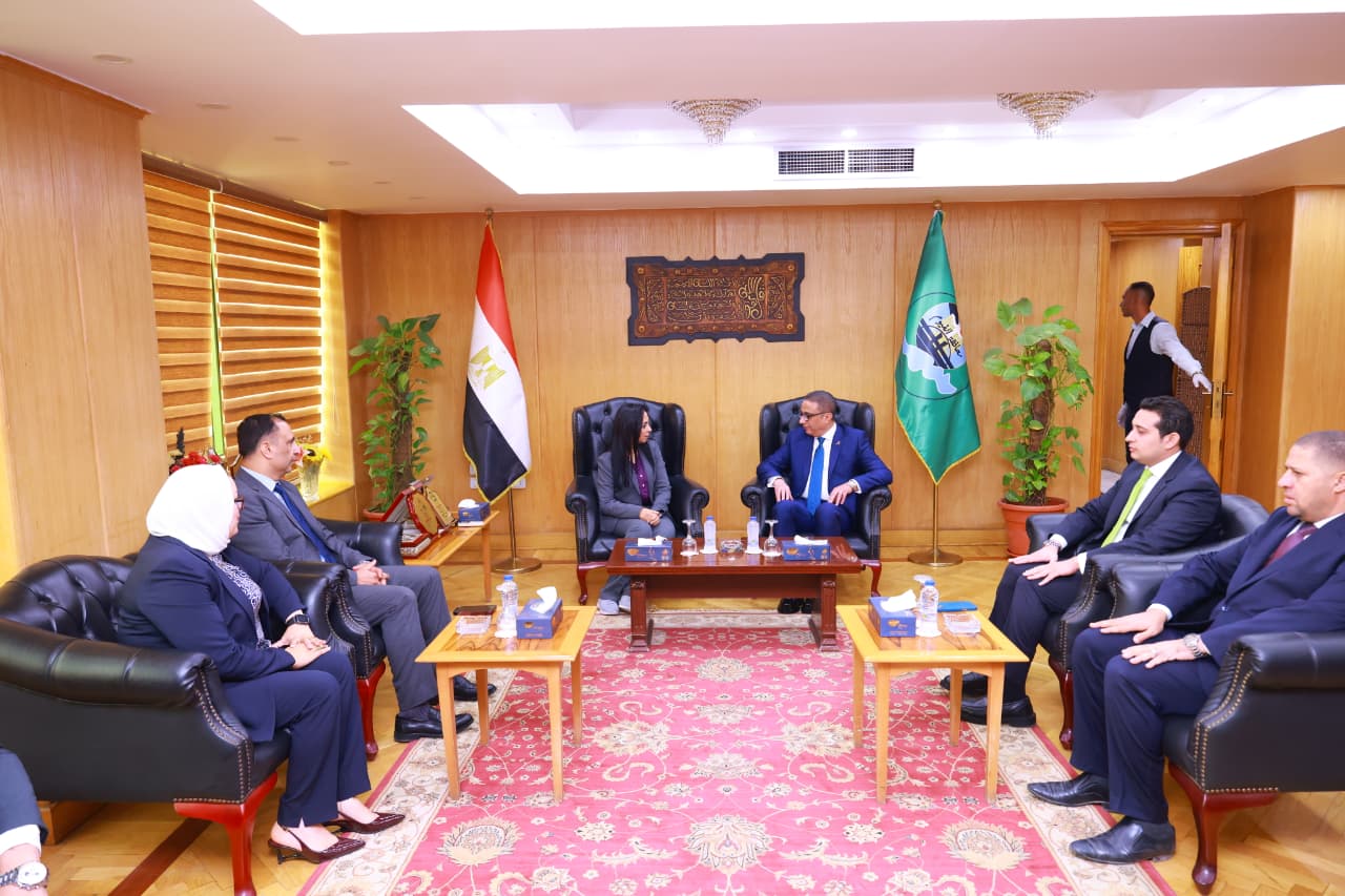 وزيرة التضامن الاجتماعي تلتقي محافظ الفيوم