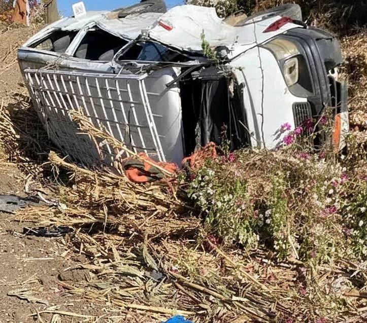 حادث إنقلاب سيارة ميكروباص بين قرية الدبابية وقرية المعلاء