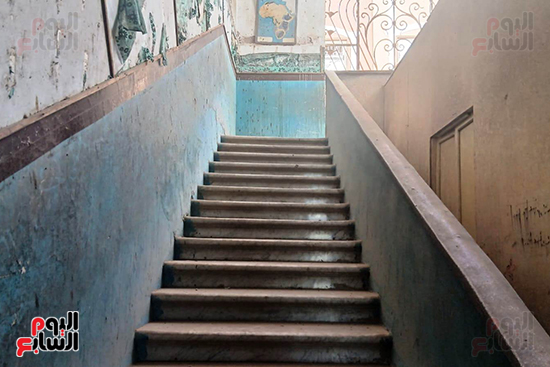 سلم-الطابق-العلوي سلم-الطابق-العلوي