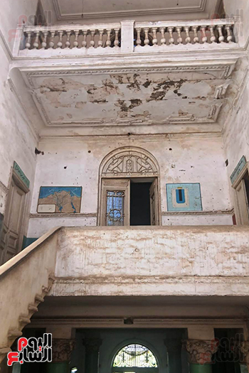 القصر-من-الداخل-للوصول-للطابق-الثاني- القصر-من-الداخل-للوصول-للطابق-الثاني-