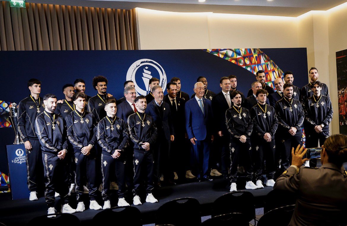 الرئيس البرتغالي يكرم اللاعبين