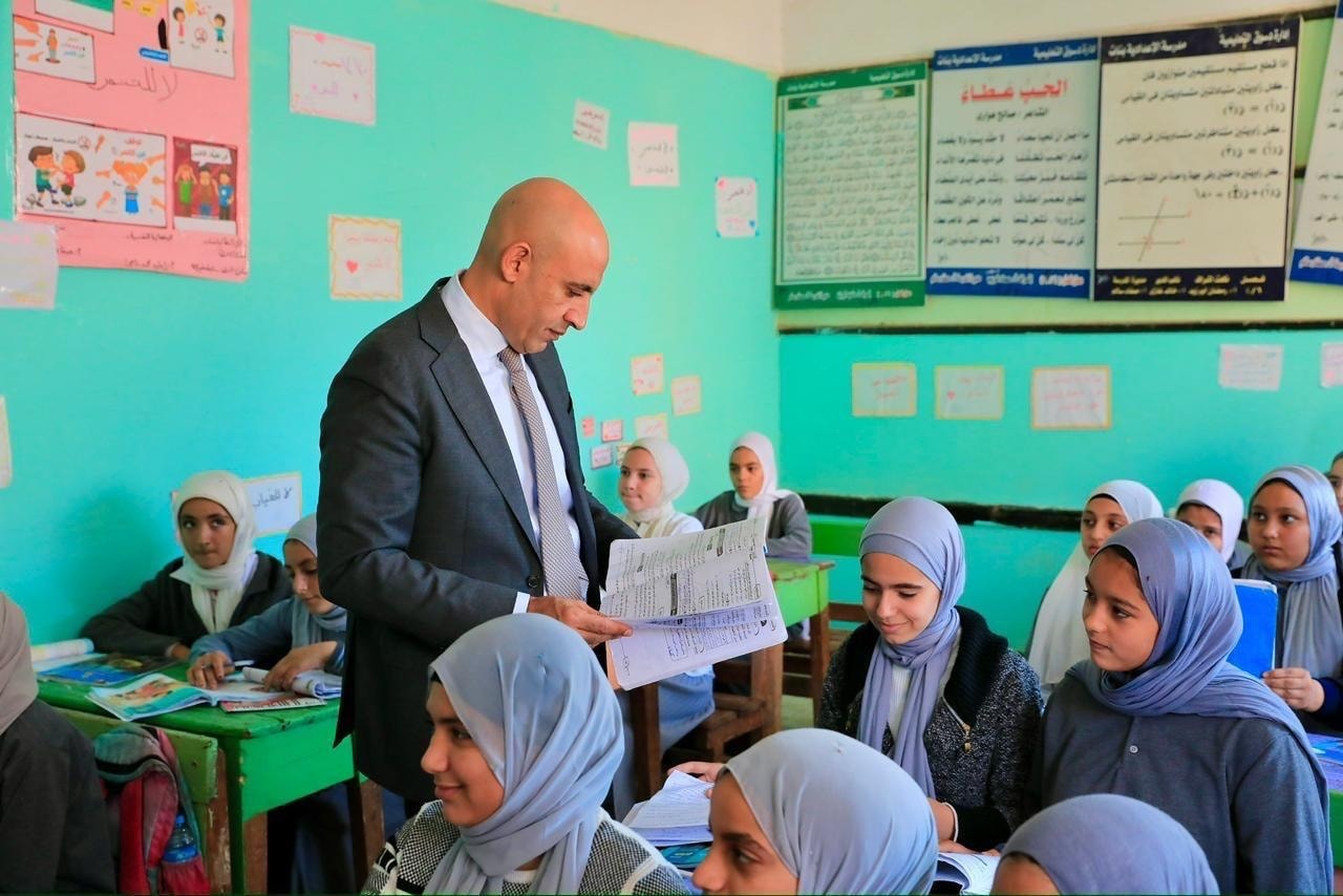 جانب من زيارة الوزير للمدرسة بقلين