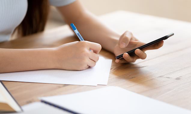 استخدام الهواتف في المدرسة