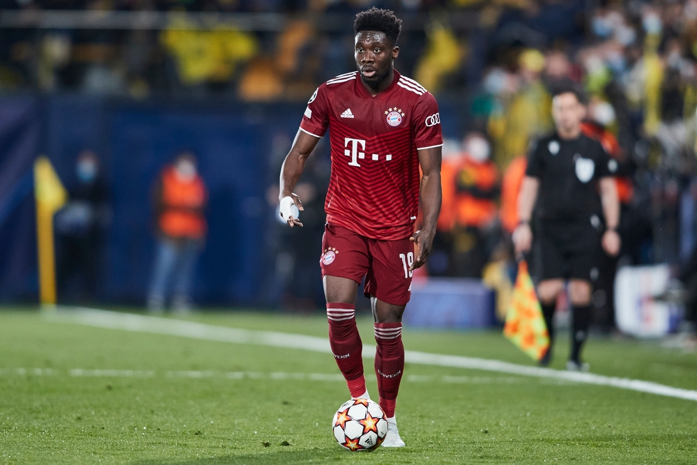 ألفونسو ديفيز .. أسرع من لمس الكرة