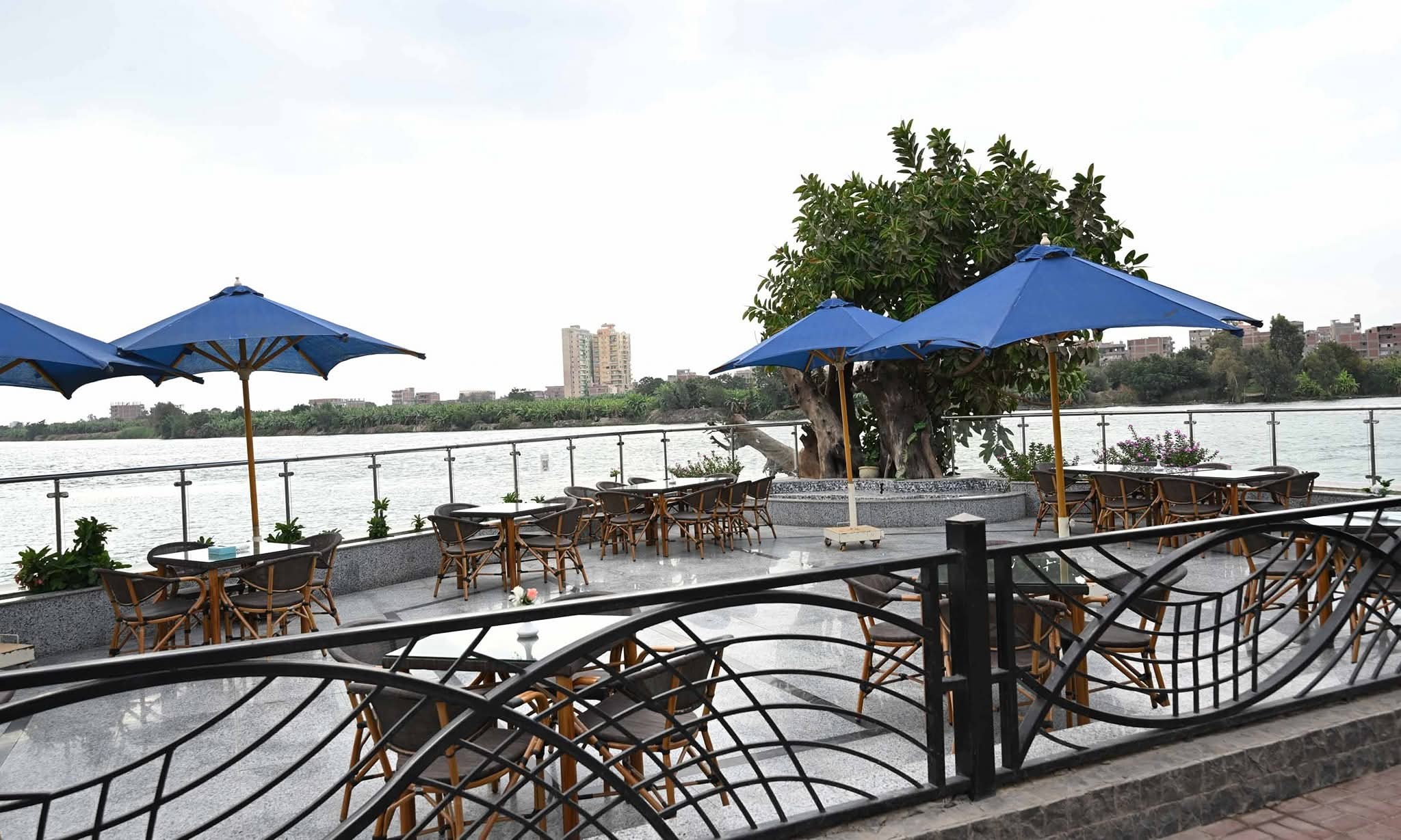 الخدمات على الممشى