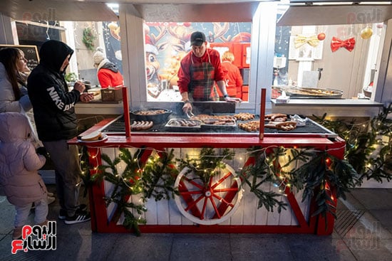 الأسواق تستعد لموسم الأعياد الأسواق تستعد لموسم الأعياد