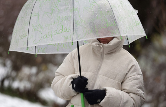 ثلوج كثيفىة تغطى شوارع العاصمة الروسية موسكو (10)