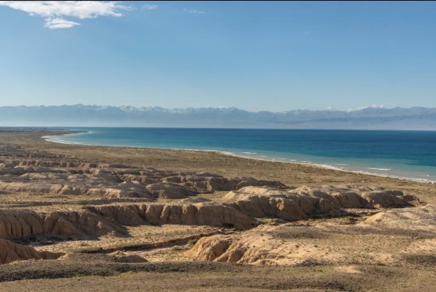 اكتشف مدينة تشبه أتلانتس مغمورة تحت بحيرة إيسيك كول في قيرغيزستان