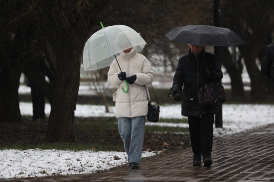 ثلوج كثيفىة تغطى شوارع العاصمة الروسية موسكو (1)