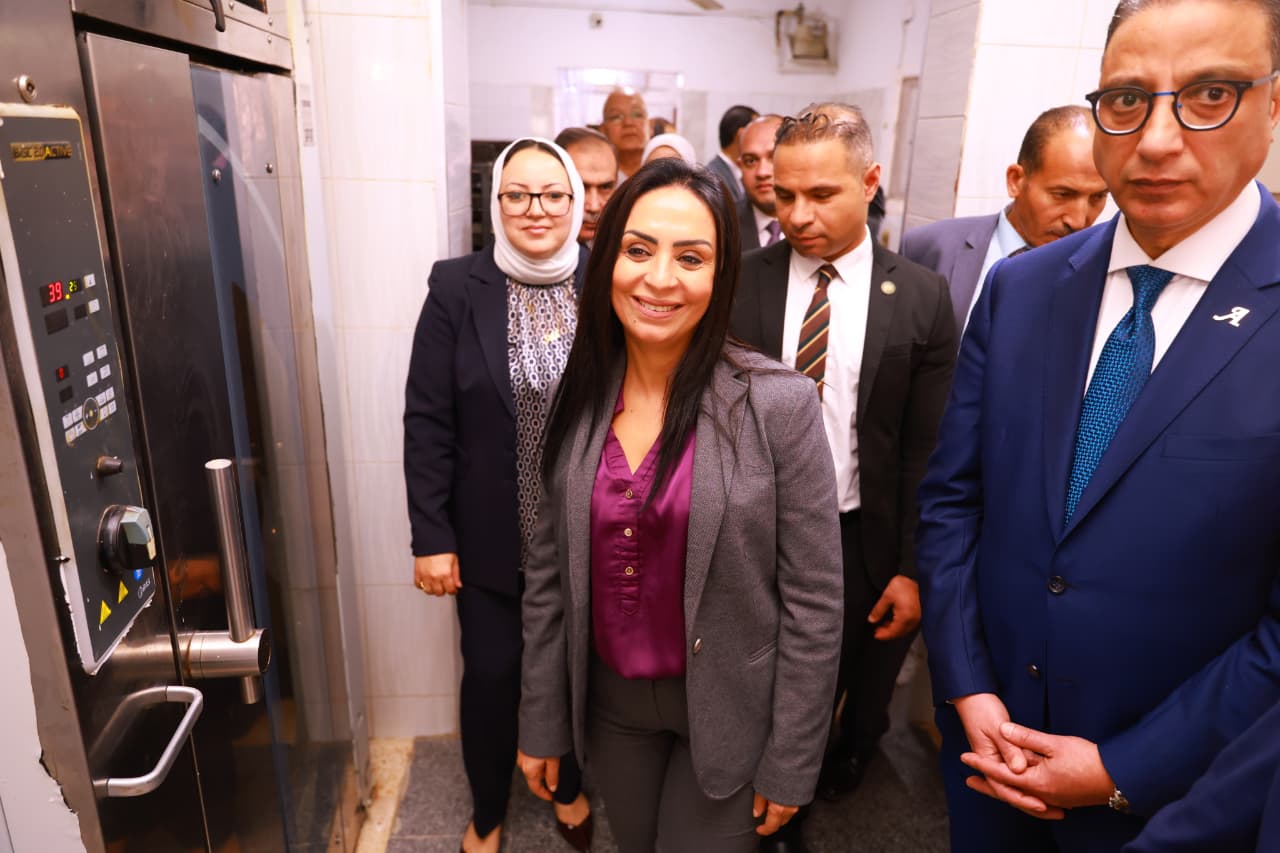 وزيرة التضامن تتفقد مشروع خدمة المرأة العاملة بالفيوم (3)