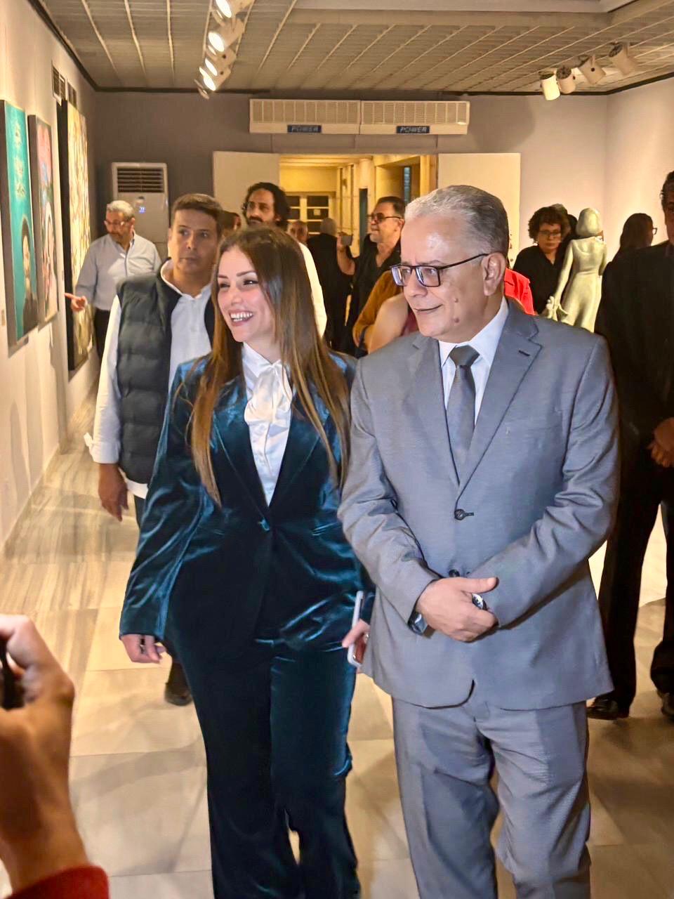 سهام وهدان مع رئيس القطاع