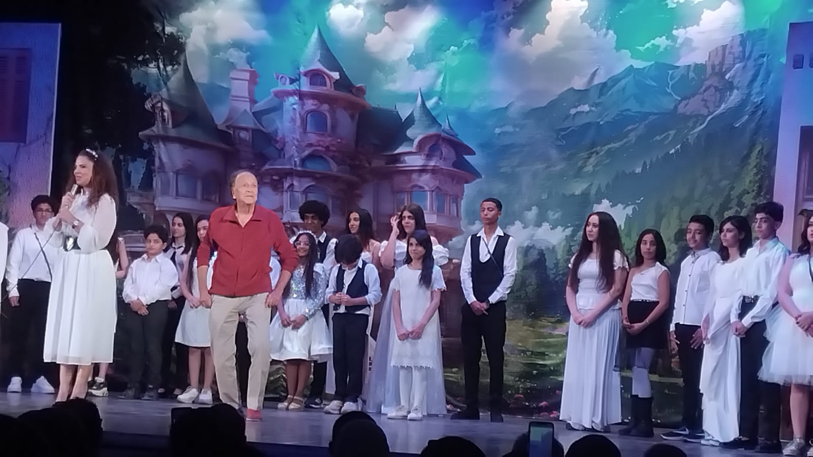 الفنان طلعت عطية في حفل تخرج مواهب مصر  (1)