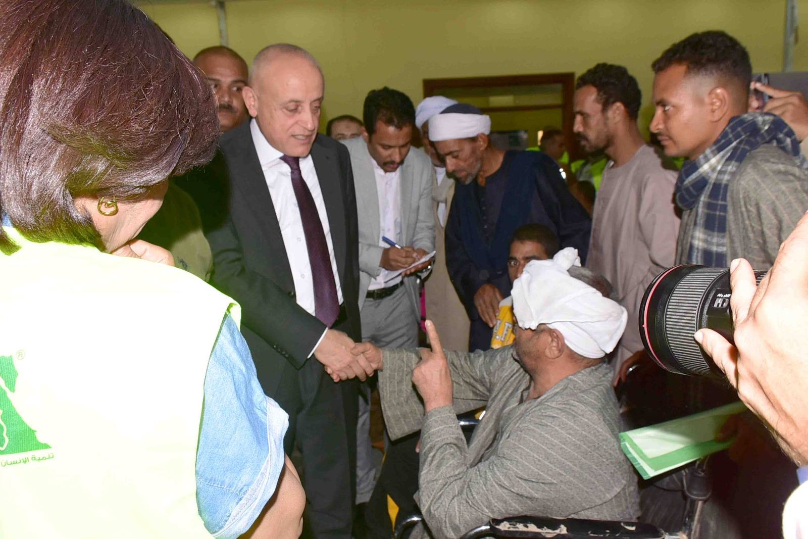 محافظ الأقصر يشهد الكشف على 450 حالة بقافلة قادرون باختلاف محافظ الأقصر يشهد الكشف على 450 حالة بقافلة قادرون باختلاف