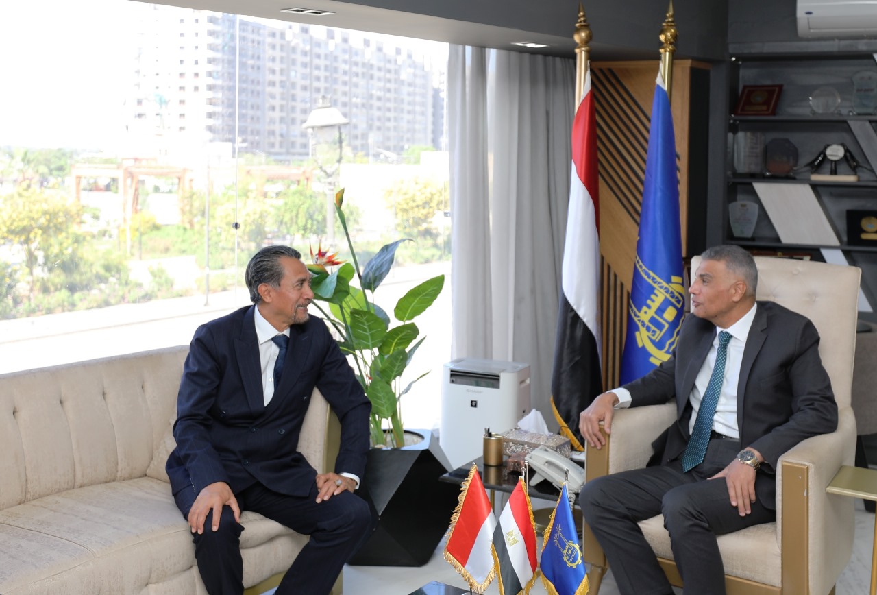 محافظ أسوان يستقبل سفير أندونيسيا