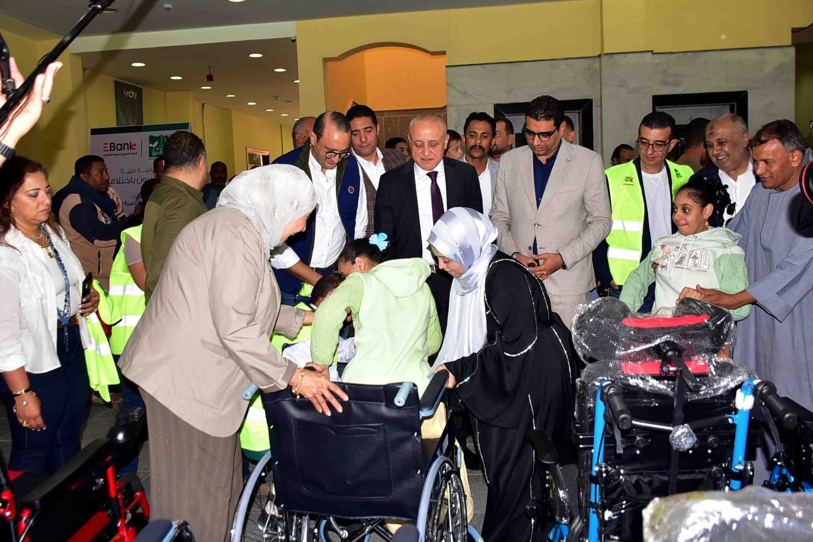 الكشف على 450 حالة بقافلة قادرون باختلاف بالأقصر الكشف على 450 حالة بقافلة قادرون باختلاف بالأقصر