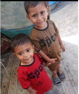 الطفل يزن مصلح وشقيقه
