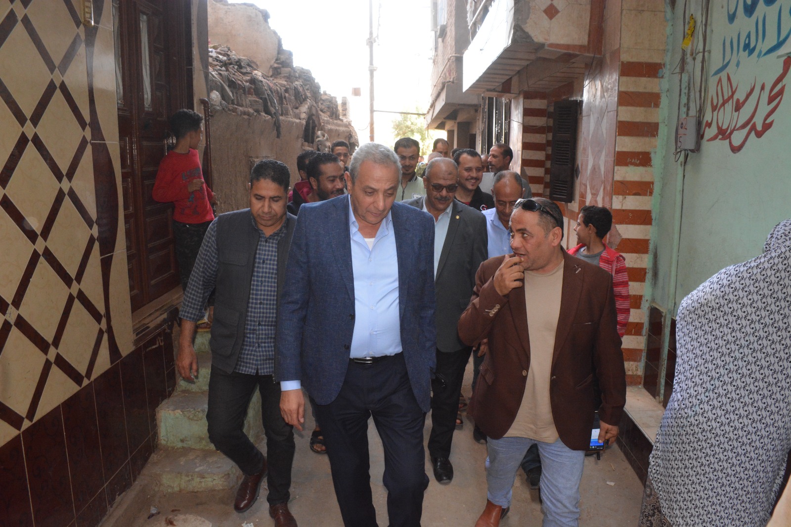 جانب من جولة المحافظ 