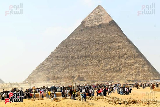 جولة بجانب الهرم